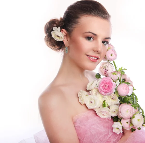 Jovem mulher bonita com um buquê de flores da Primavera concurso — Fotografia de Stock